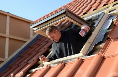 Pose de fenêtres de toit Velux à Roquefixade